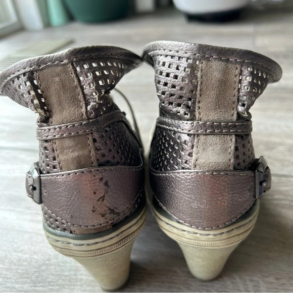 Tamaris  Trend Champagne Perforated Nubuck Leather Fold Over Heeled Sneaker - Picture 14 of 16